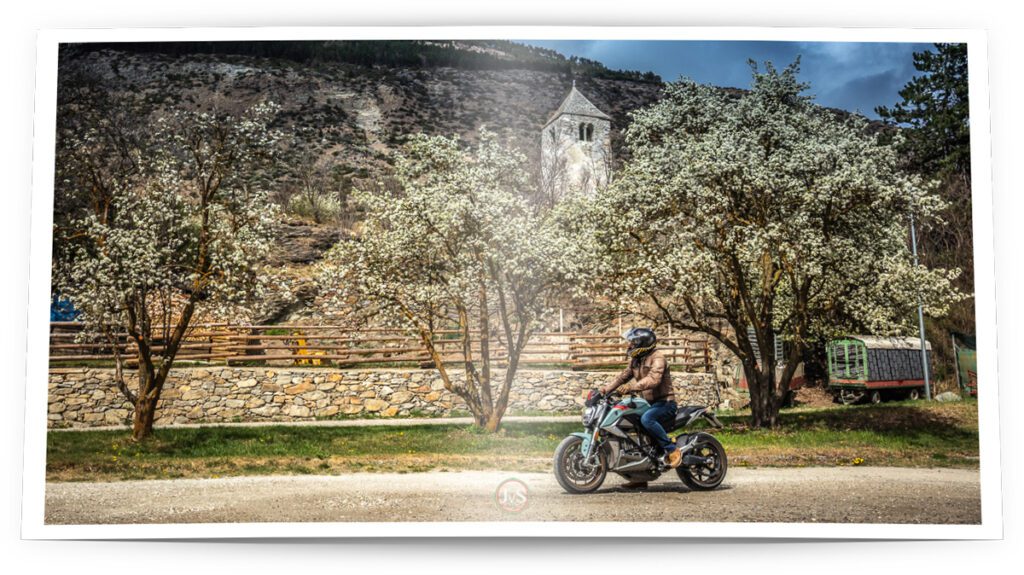 MotorProsa Blog: Header (Effekt) Apfelblüte im Vinschgau