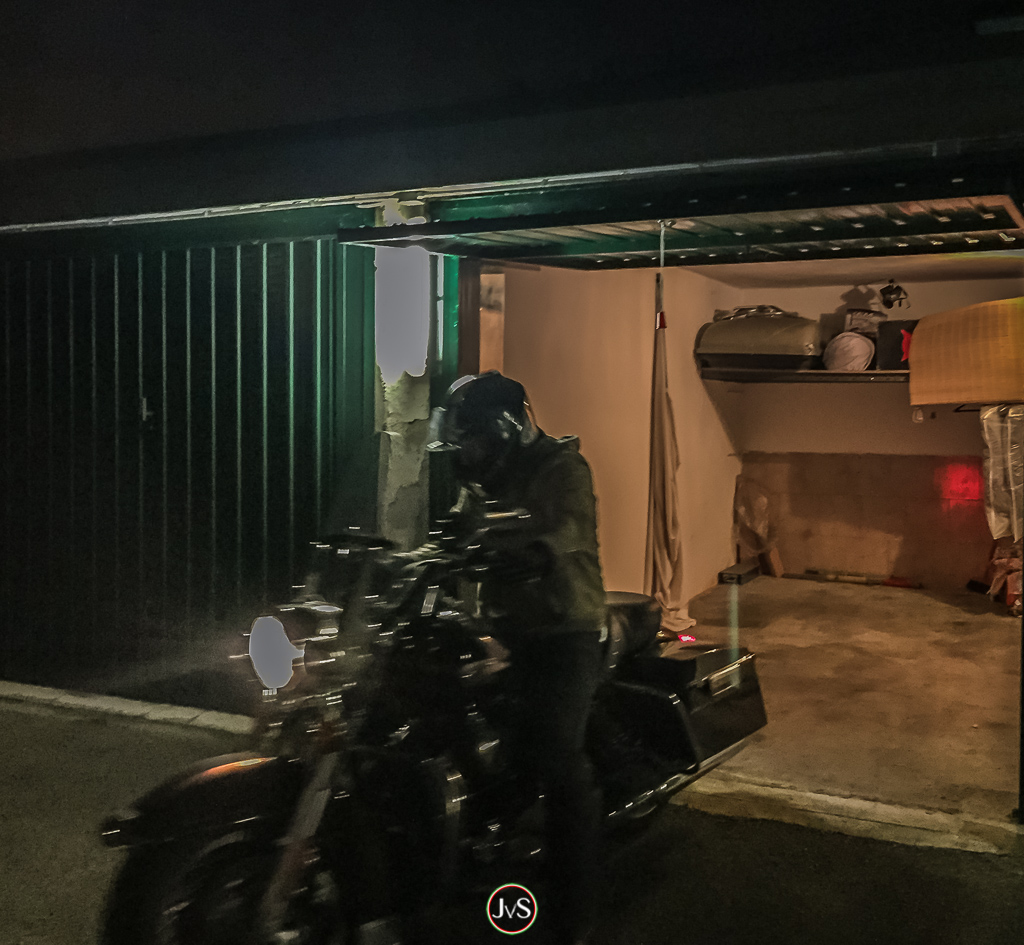 Nächtliche Aktion: die Übergabe der Harley in einem obskuren Mailänder Vorort